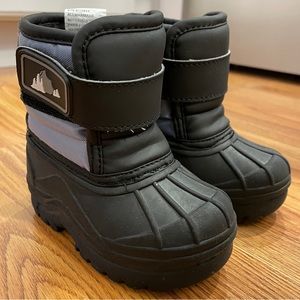 Mountain Creek Snow boots size 5